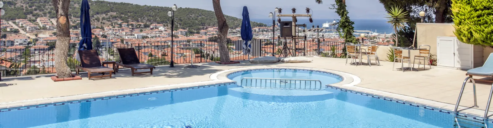 Solmaz Deluxe Otel havuz terası