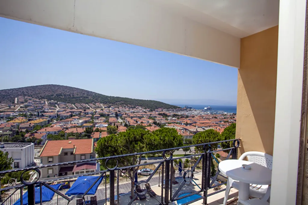 Suit balkonundan manzara — Solmaz Deluxe Otel Çeşme