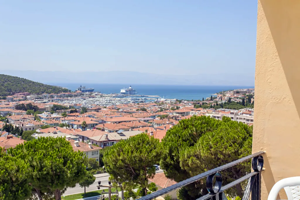 Çeşme körfezi ve marina — Solmaz Deluxe Otel Çeşme