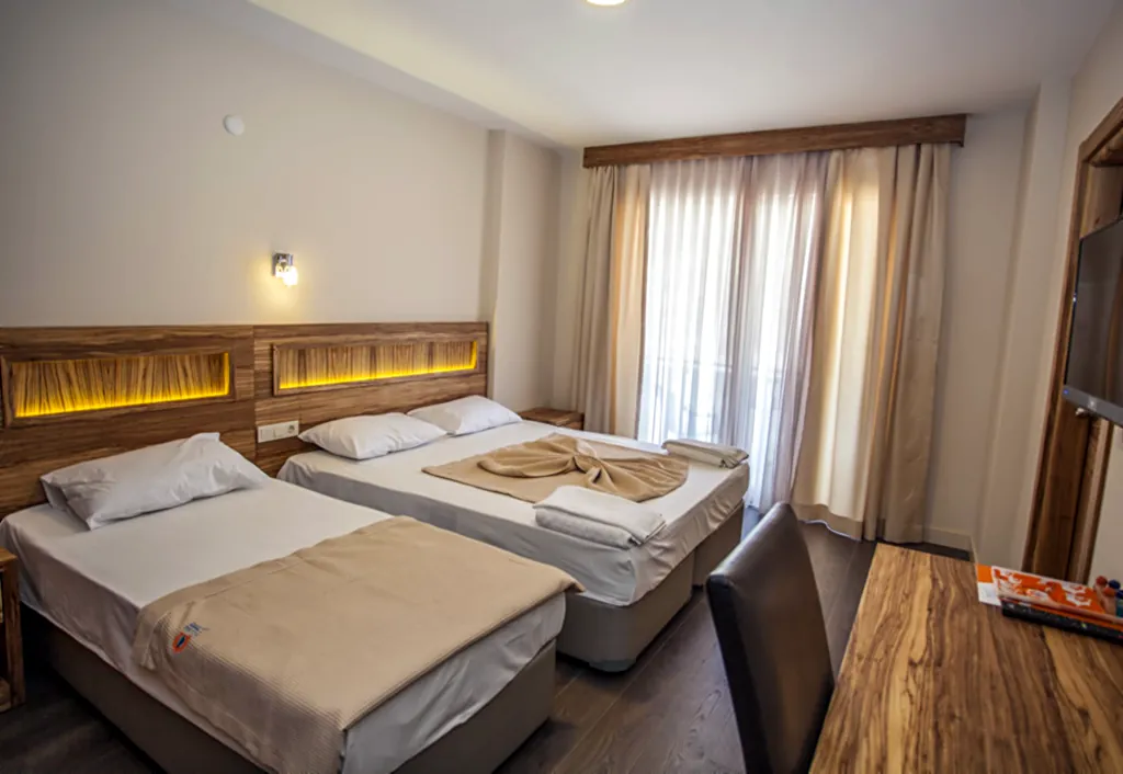 3 Kişilik Oda — Solmaz Deluxe Otel Çeşme