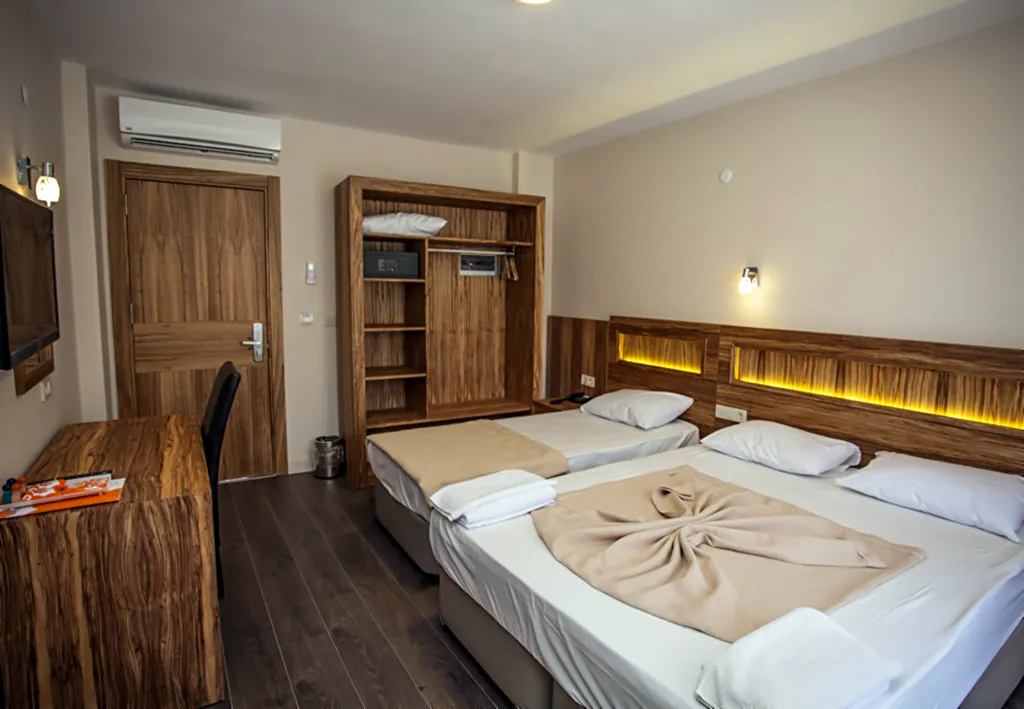 3 Kişilik Oda — Solmaz Deluxe Otel Çeşme